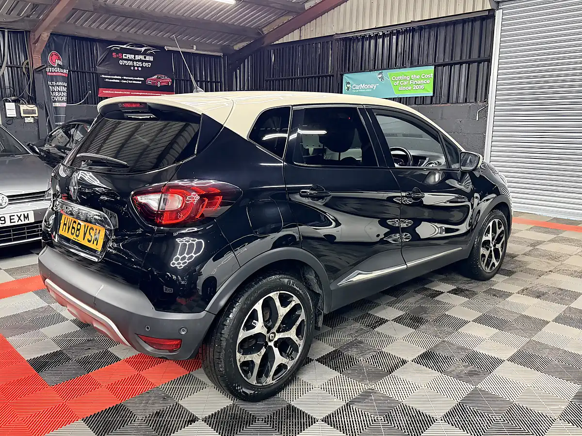 Used 2018 Renault Captur GT Line Diamond Black With Ivory Roof - Interior and Exterior details 12