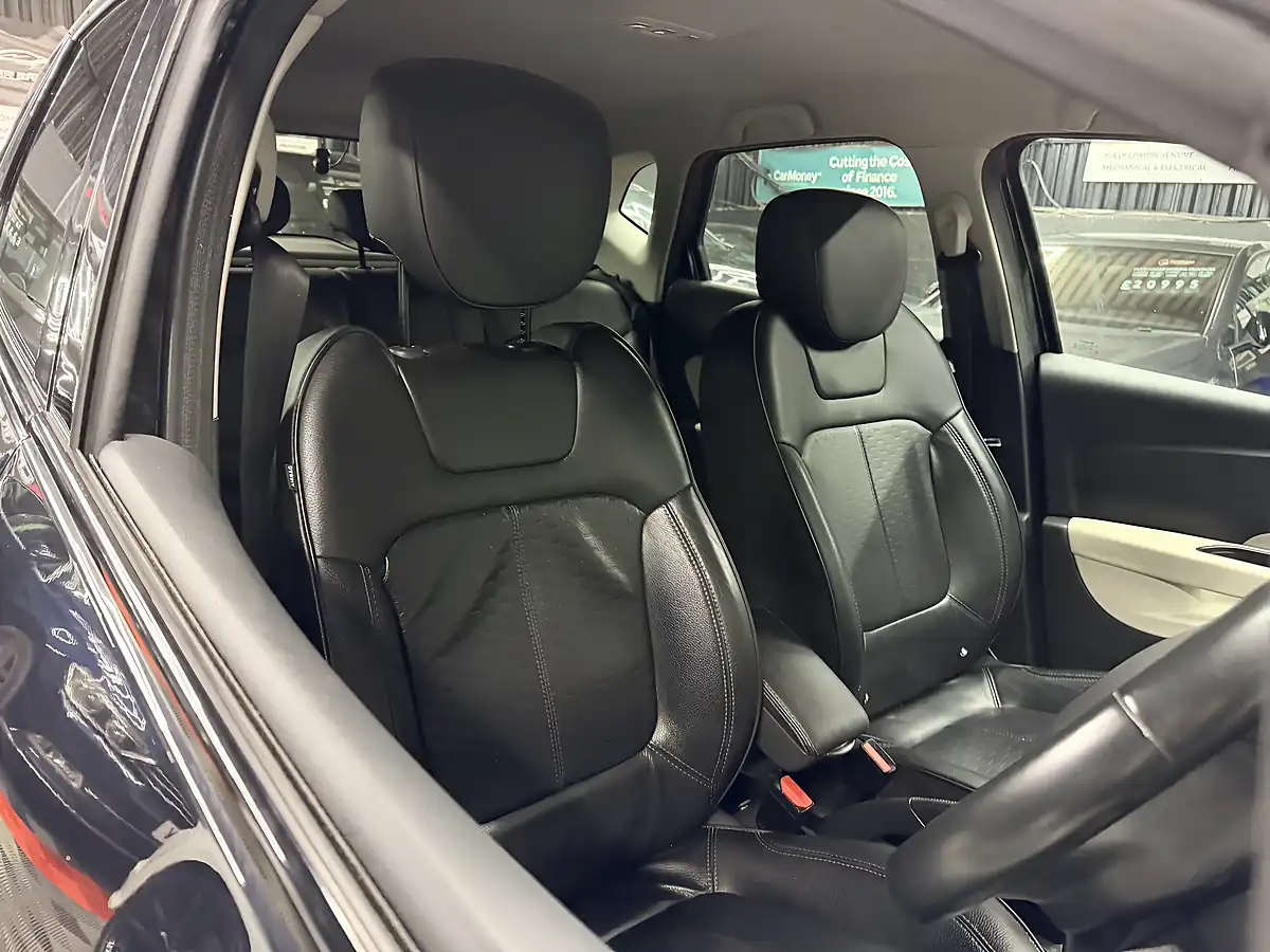 Used 2018 Renault Captur GT Line Diamond Black With Ivory Roof - Interior and Exterior details 14