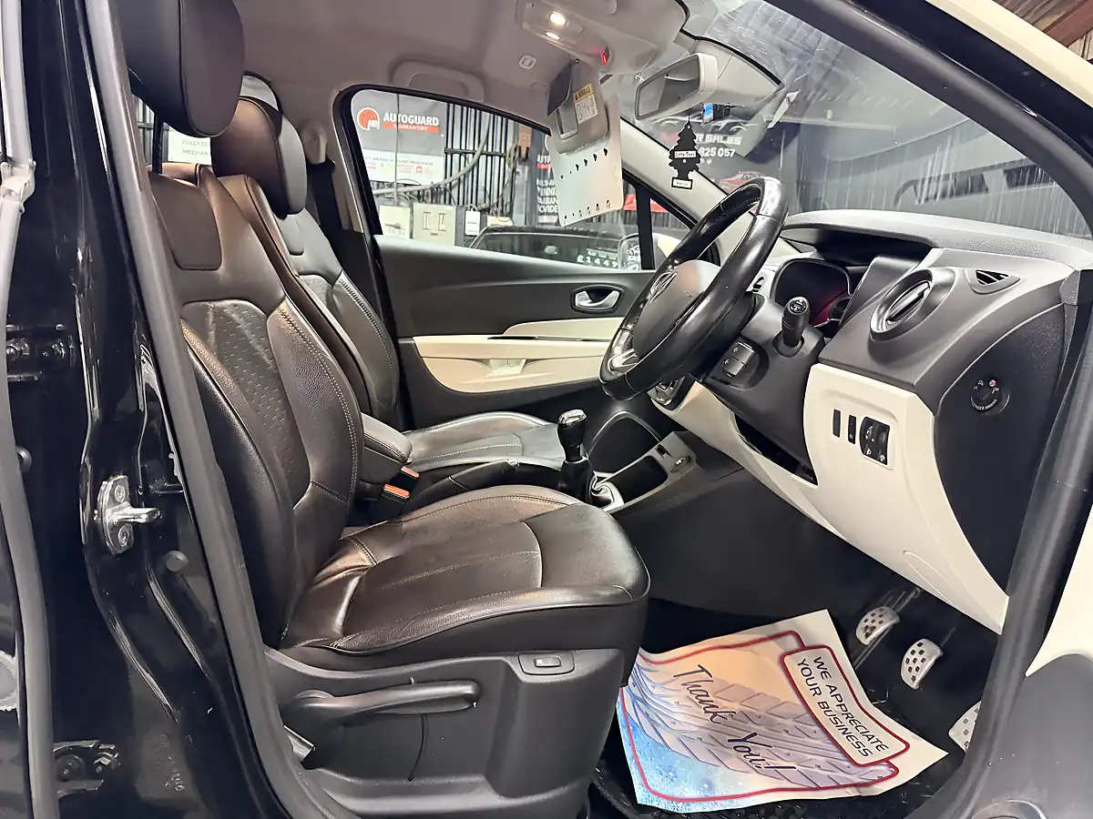 Used 2018 Renault Captur GT Line Diamond Black With Ivory Roof - Interior and Exterior details 15