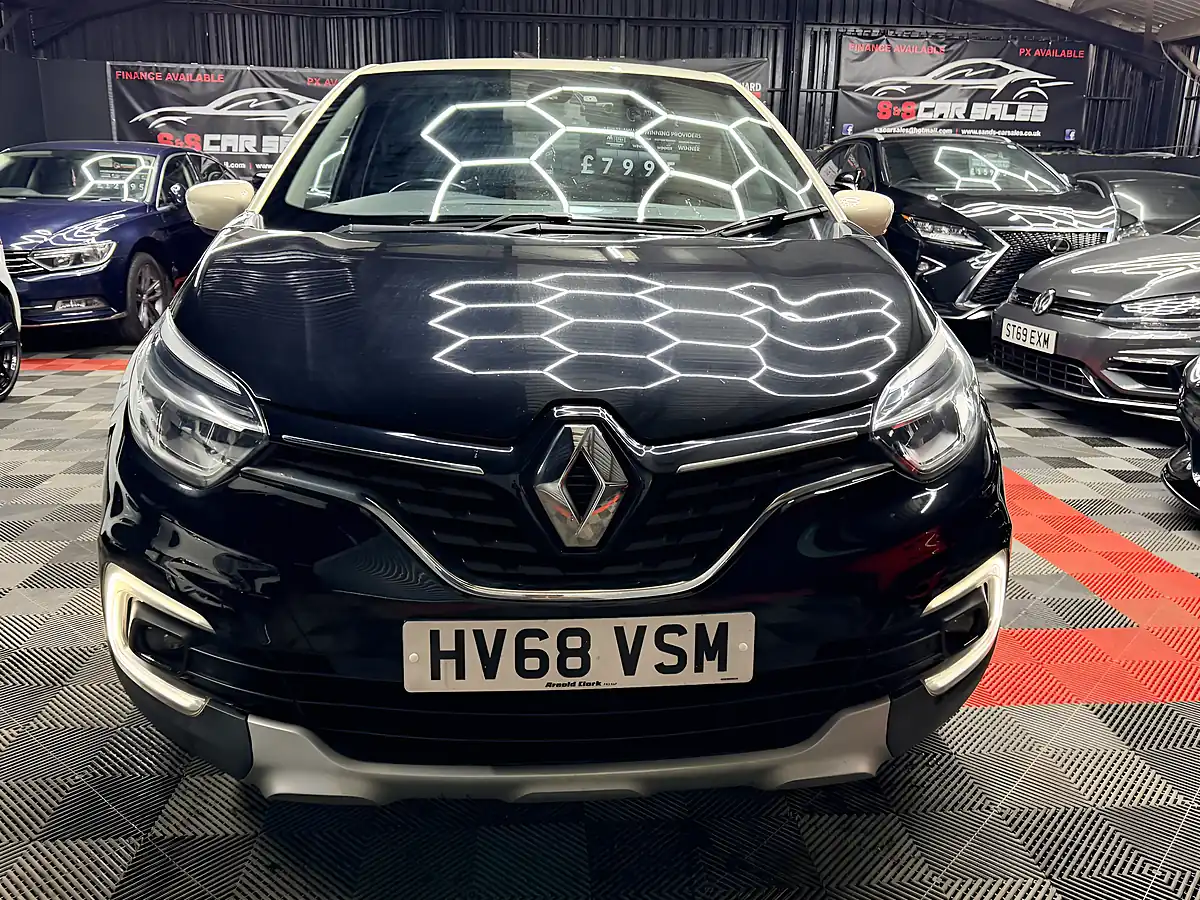 Used 2018 Renault Captur GT Line Diamond Black With Ivory Roof - Interior and Exterior details 6