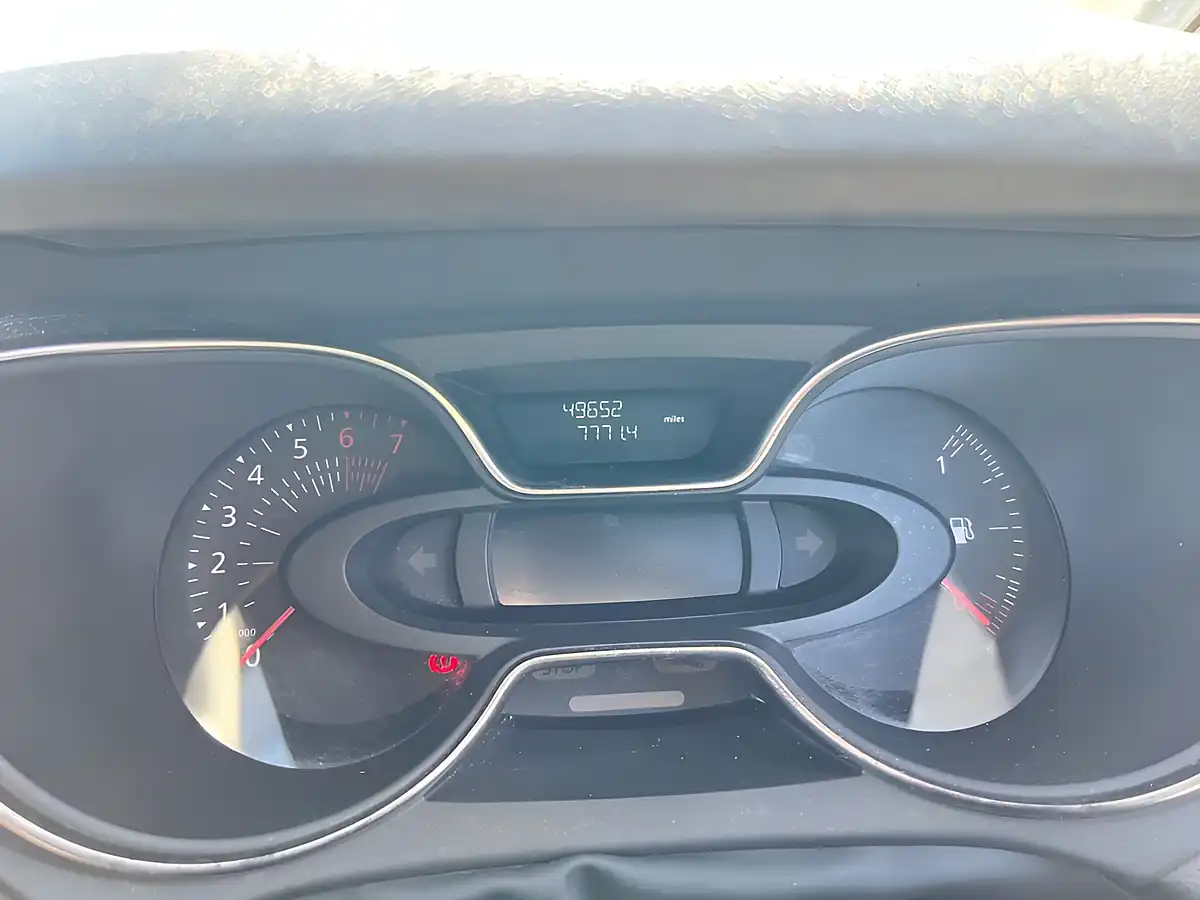 Used 2018 Renault Captur GT Line Grey - Interior and Exterior details 12