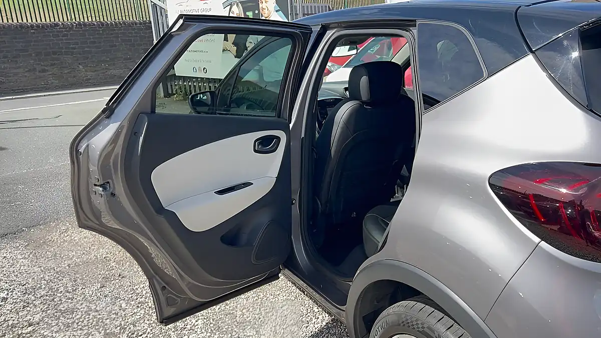 Used 2018 Renault Captur GT Line Grey - Interior and Exterior details 17