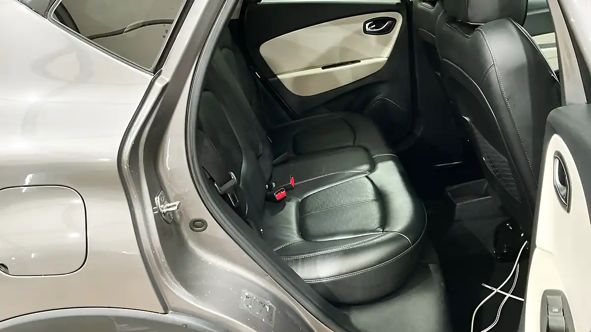 Used 2018 Renault Captur GT Line Grey - Interior and Exterior details 10