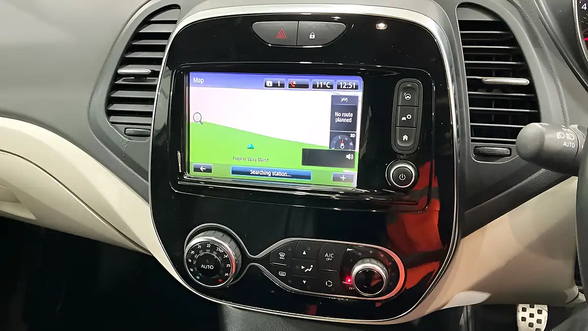 Used 2018 Renault Captur GT Line Grey - Interior and Exterior details 7