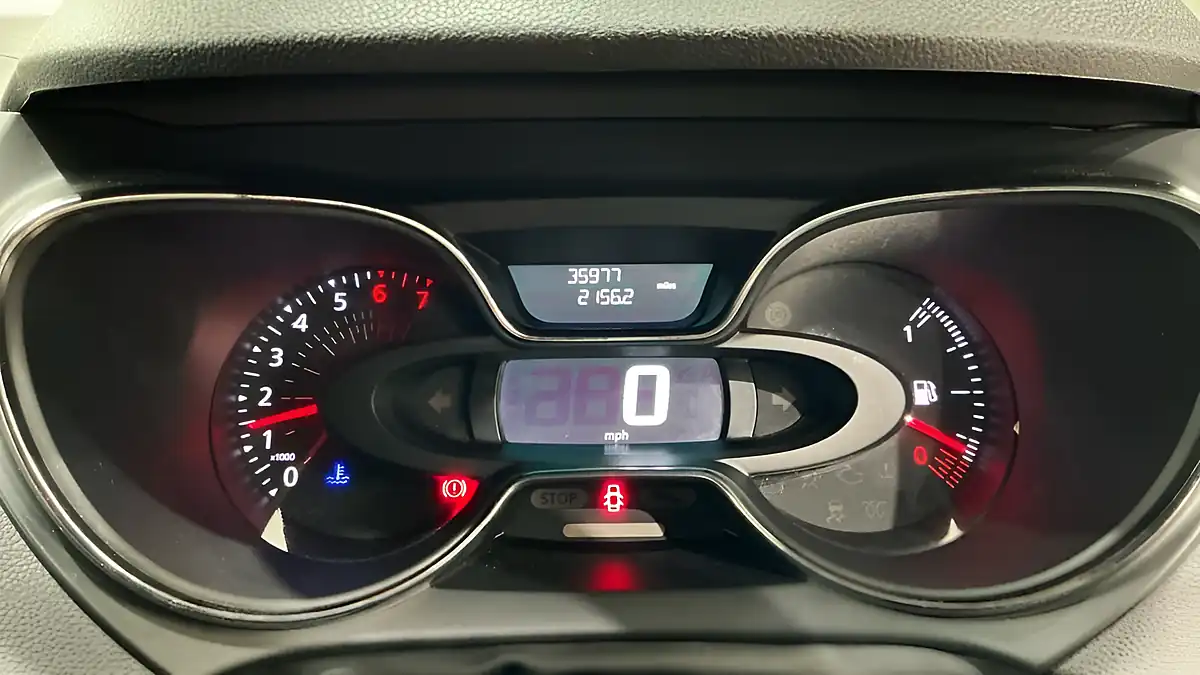 Used 2018 Renault Captur GT Line Grey - Interior and Exterior details 8