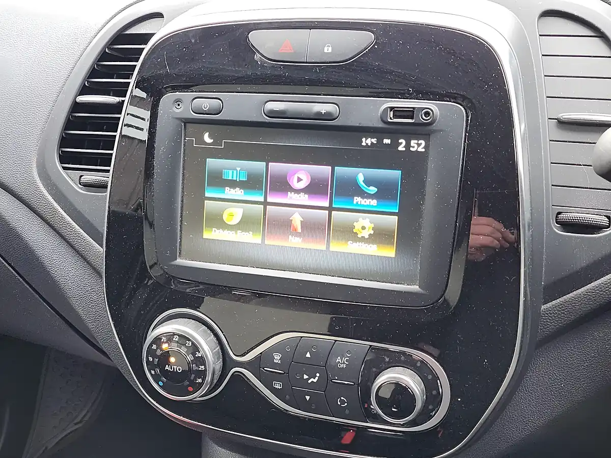Used 2018 Renault Captur GT Line Orange - Interior and Exterior details 11