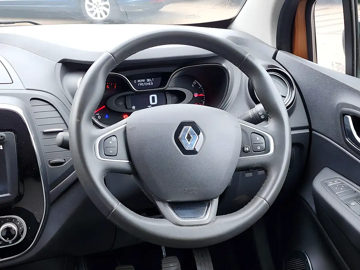 Used 2018 Renault Captur GT Line Orange - Interior and Exterior details 8