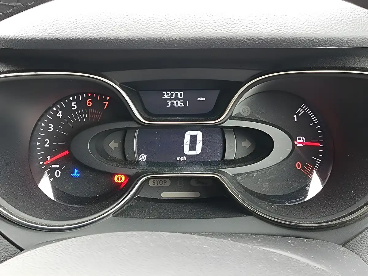 Used 2018 Renault Captur GT Line Orange - Interior and Exterior details 9