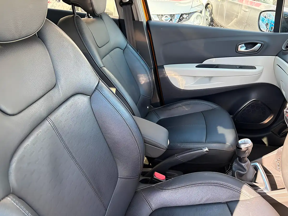 Used 2018 Renault Captur GT Line Orange - Interior and Exterior details 11