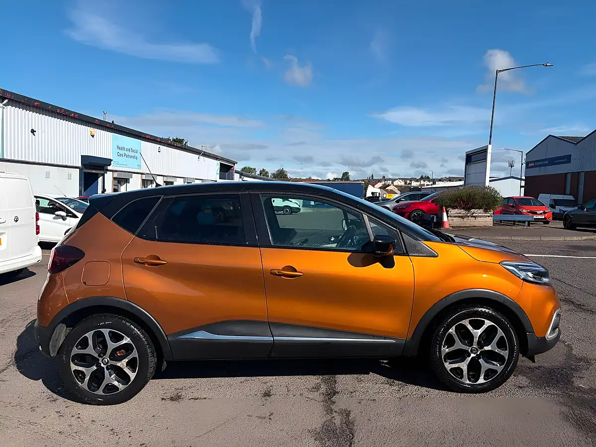 Used 2018 Renault Captur GT Line Orange - Interior and Exterior details 4