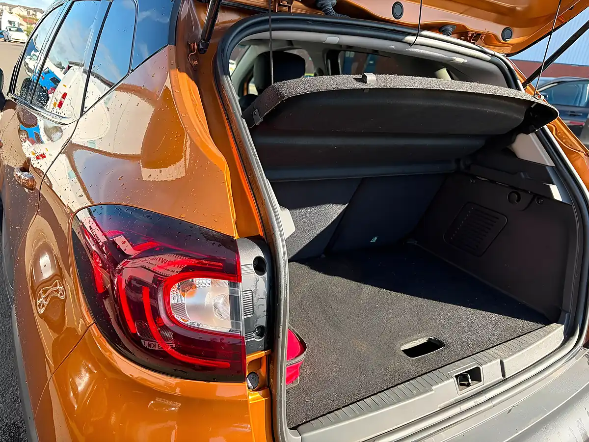 Used 2018 Renault Captur GT Line Orange - Interior and Exterior details 7