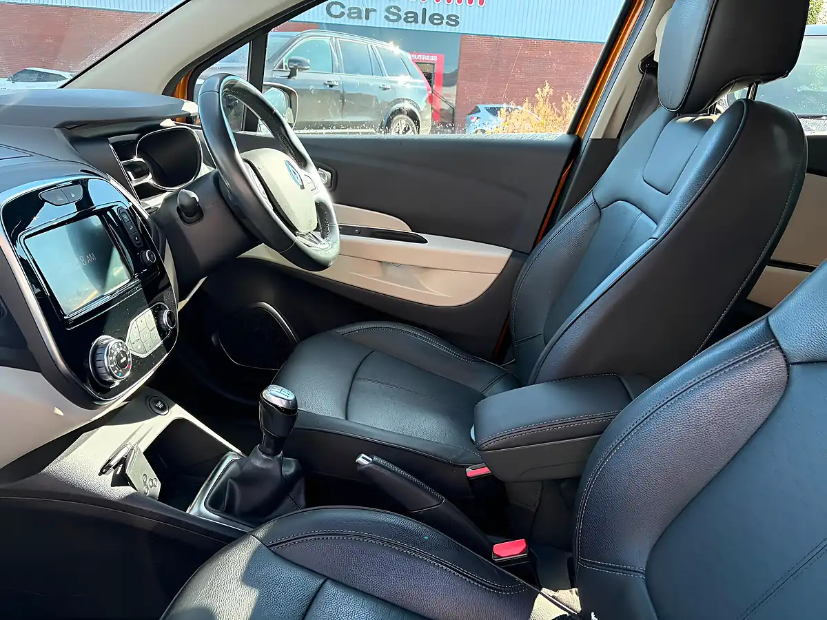 Used 2018 Renault Captur GT Line Orange - Interior and Exterior details 8