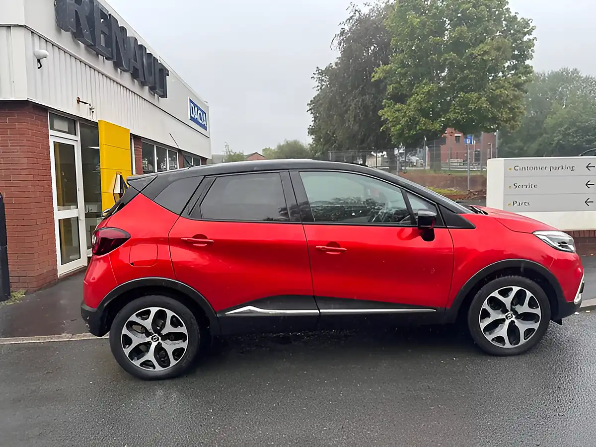Used 2018 Renault Captur GT Line Red - Interior and Exterior details 4