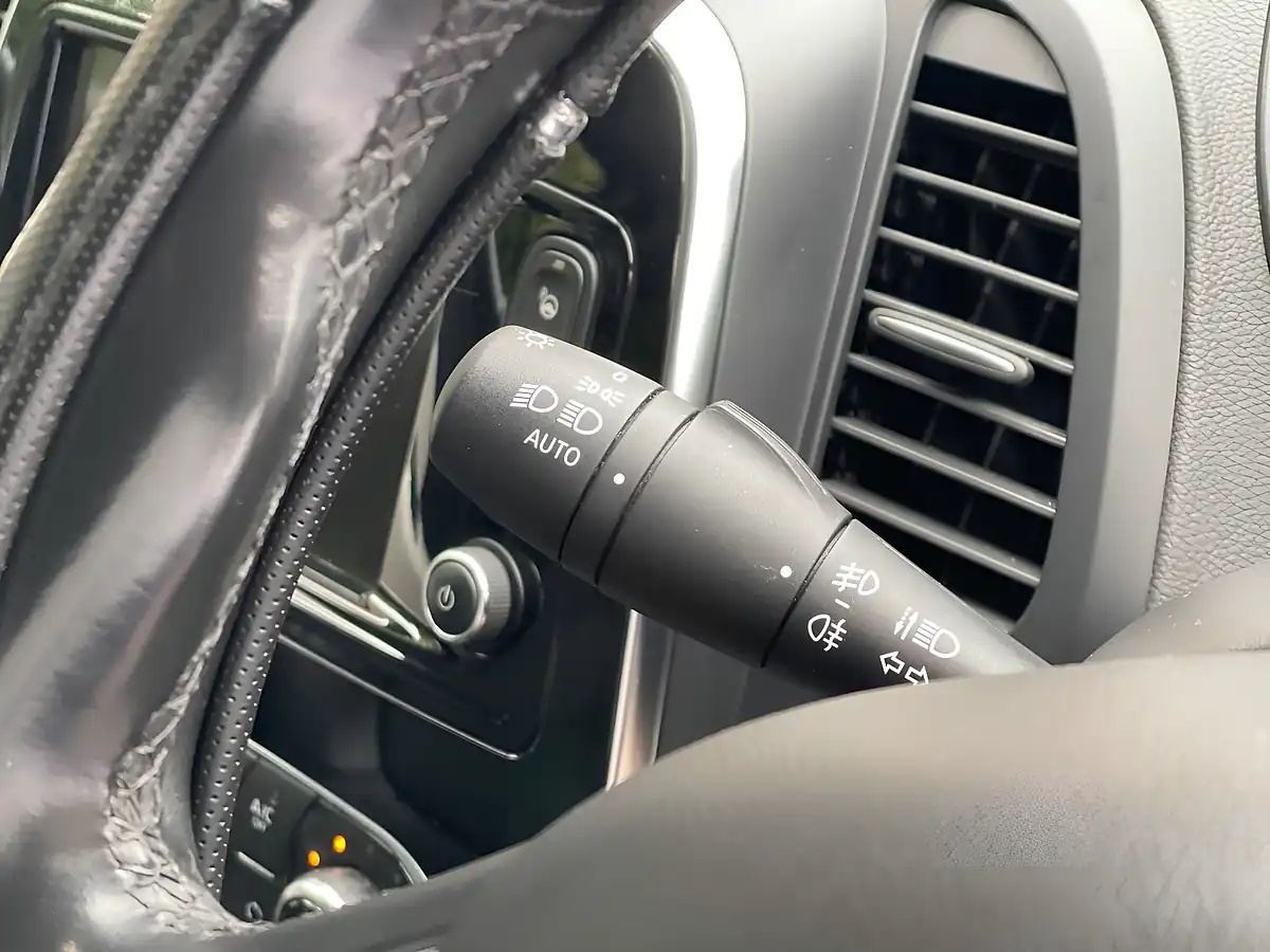 Used 2018 Renault Captur GT Line Silver - Interior and Exterior details 10