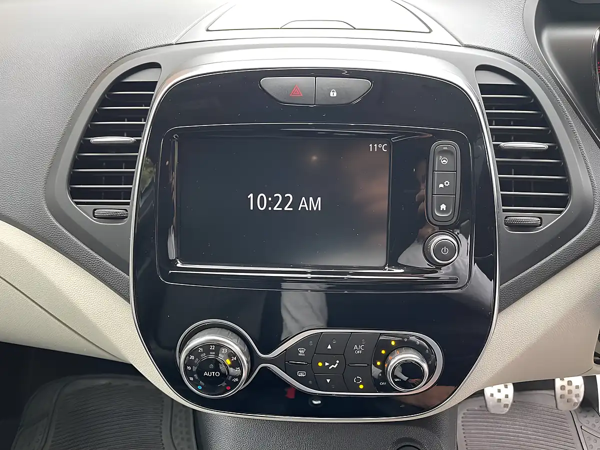 Used 2018 Renault Captur GT Line Silver - Interior and Exterior details 11
