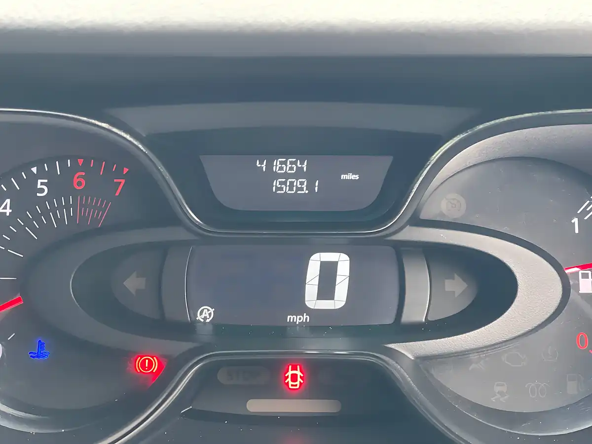 Used 2018 Renault Captur GT Line Silver - Interior and Exterior details 12
