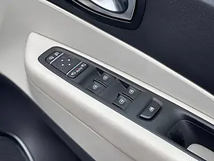 Used 2018 Renault Captur GT Line Silver - Interior and Exterior details 15