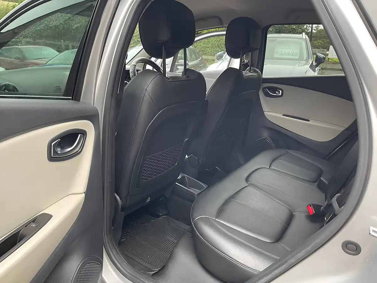 Used 2018 Renault Captur GT Line Silver - Interior and Exterior details 16
