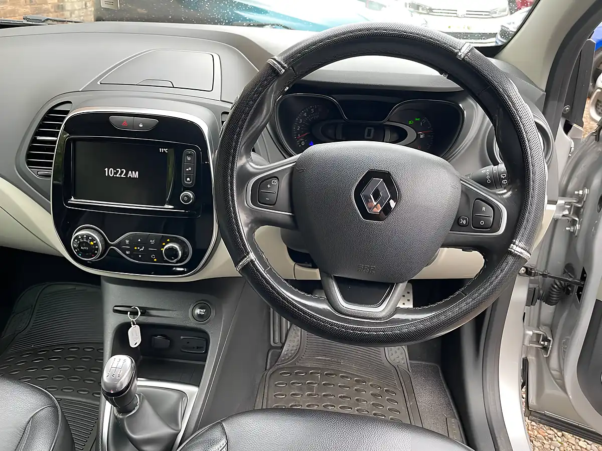 Used 2018 Renault Captur GT Line Silver - Interior and Exterior details 8