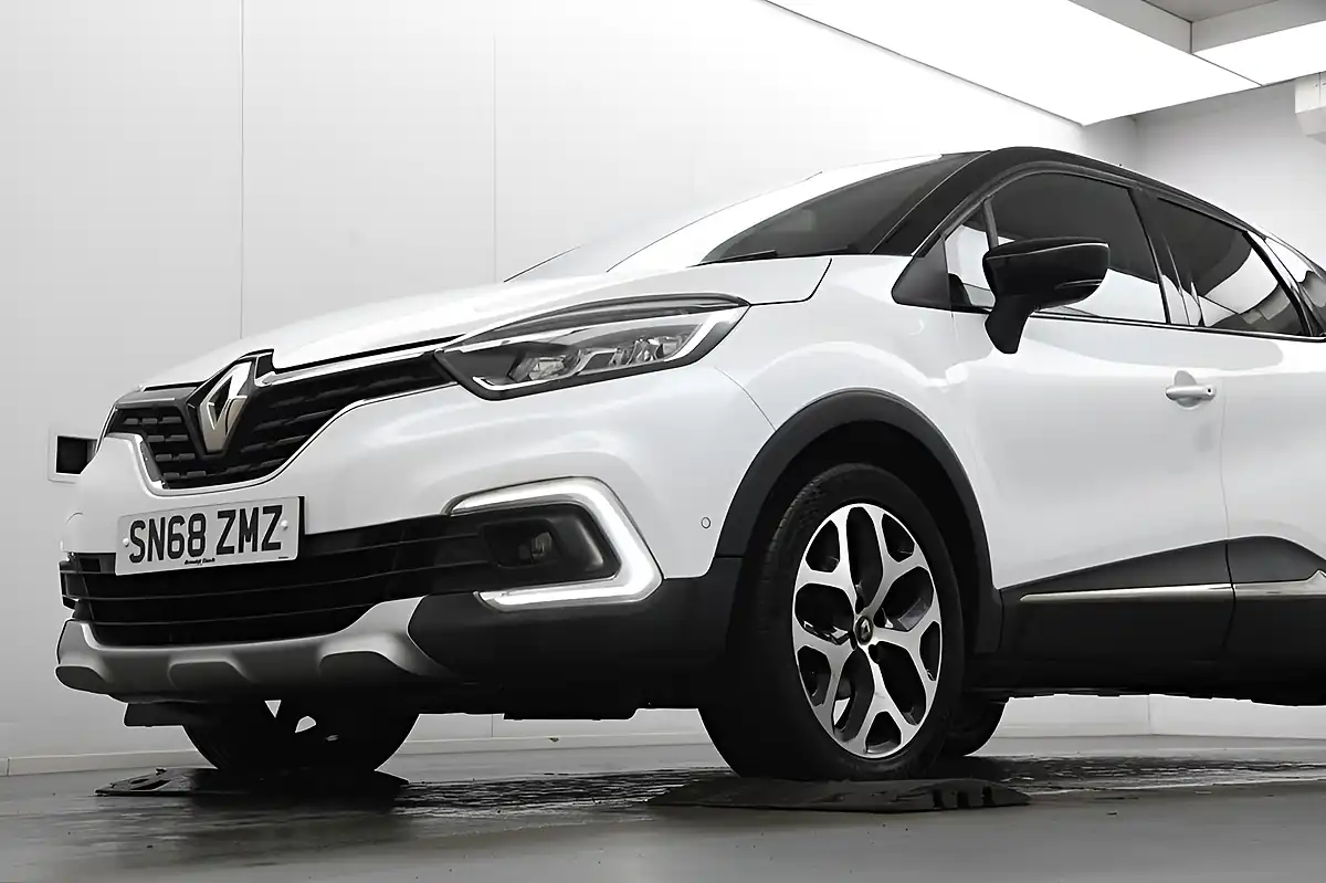 Used 2018 Renault Captur GT Line White - Interior and Exterior details 3