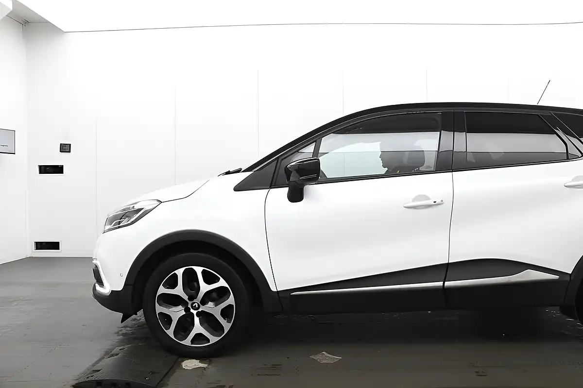 Used 2018 Renault Captur GT Line White - Interior and Exterior details 4