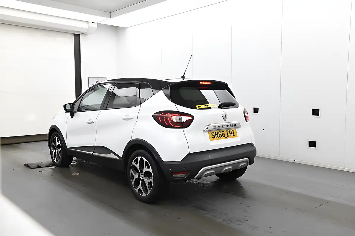 Used 2018 Renault Captur GT Line White - Interior and Exterior details 5