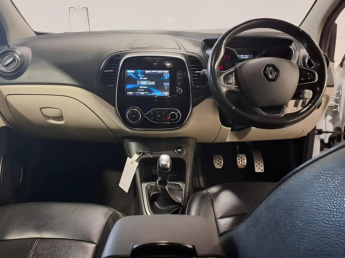 Used 2018 Renault Captur GT Line White - Interior and Exterior details 7