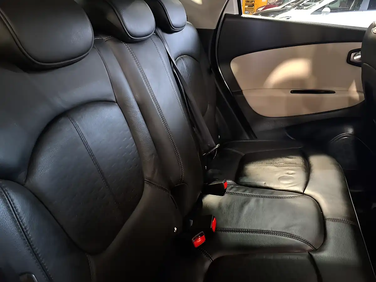 Used 2018 Renault Captur GT Line White - Interior and Exterior details 8