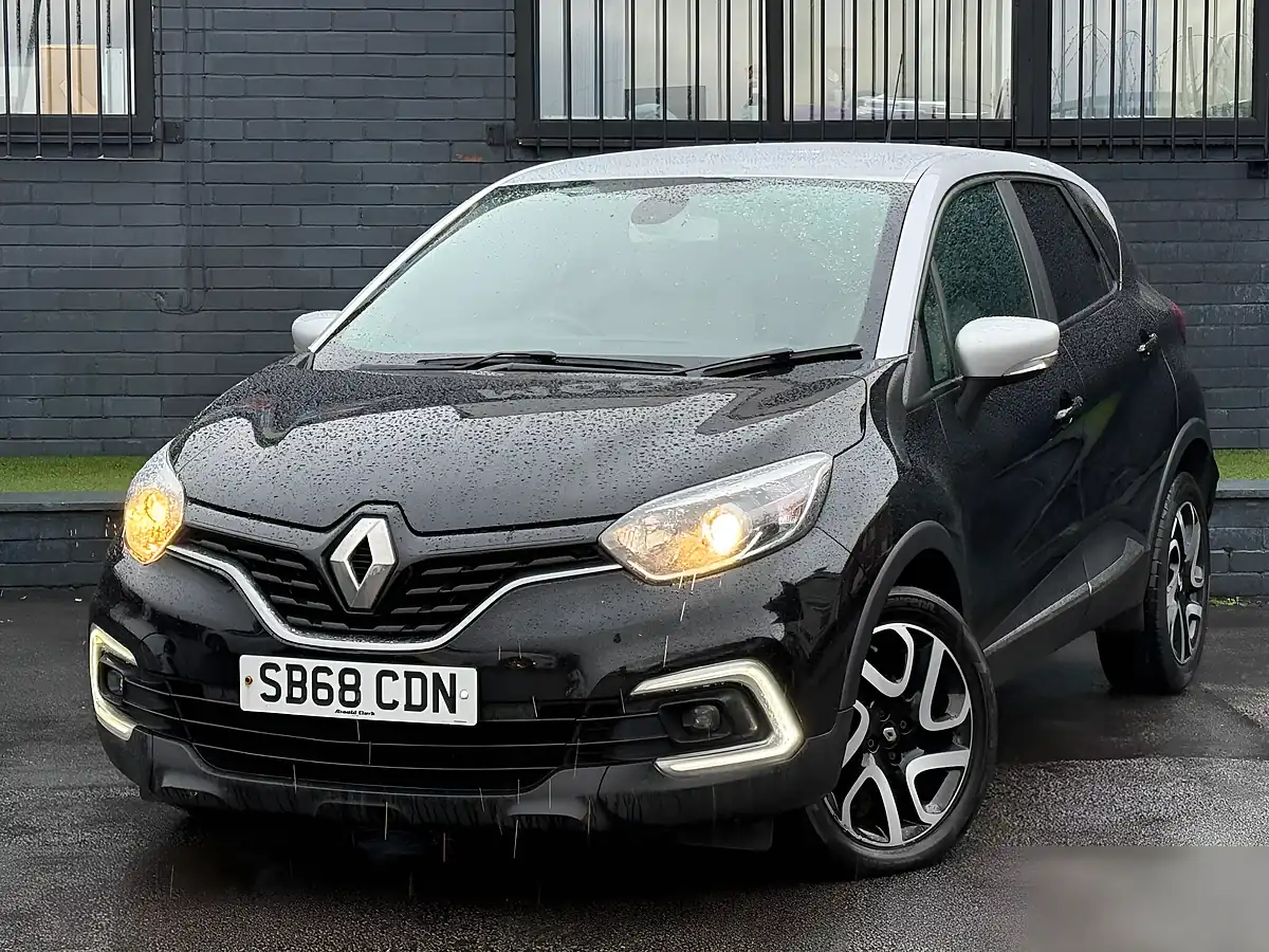 Used 2018 Renault Captur Iconic Black - Interior and Exterior details 10