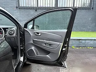 Used 2018 Renault Captur Iconic Black - Interior and Exterior details 14