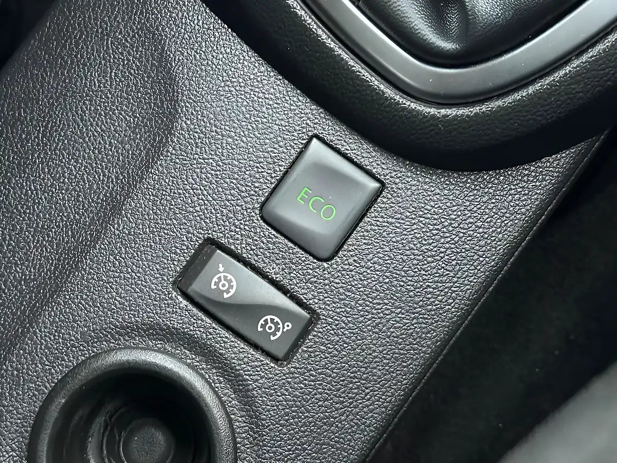 Used 2018 Renault Captur Iconic Black - Interior and Exterior details 15