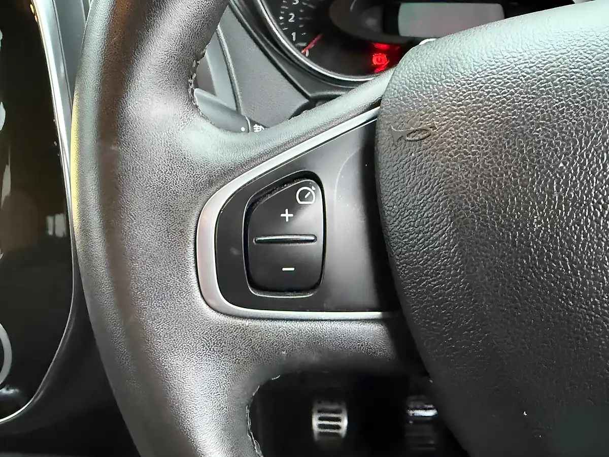 Used 2018 Renault Captur Iconic Black - Interior and Exterior details 18