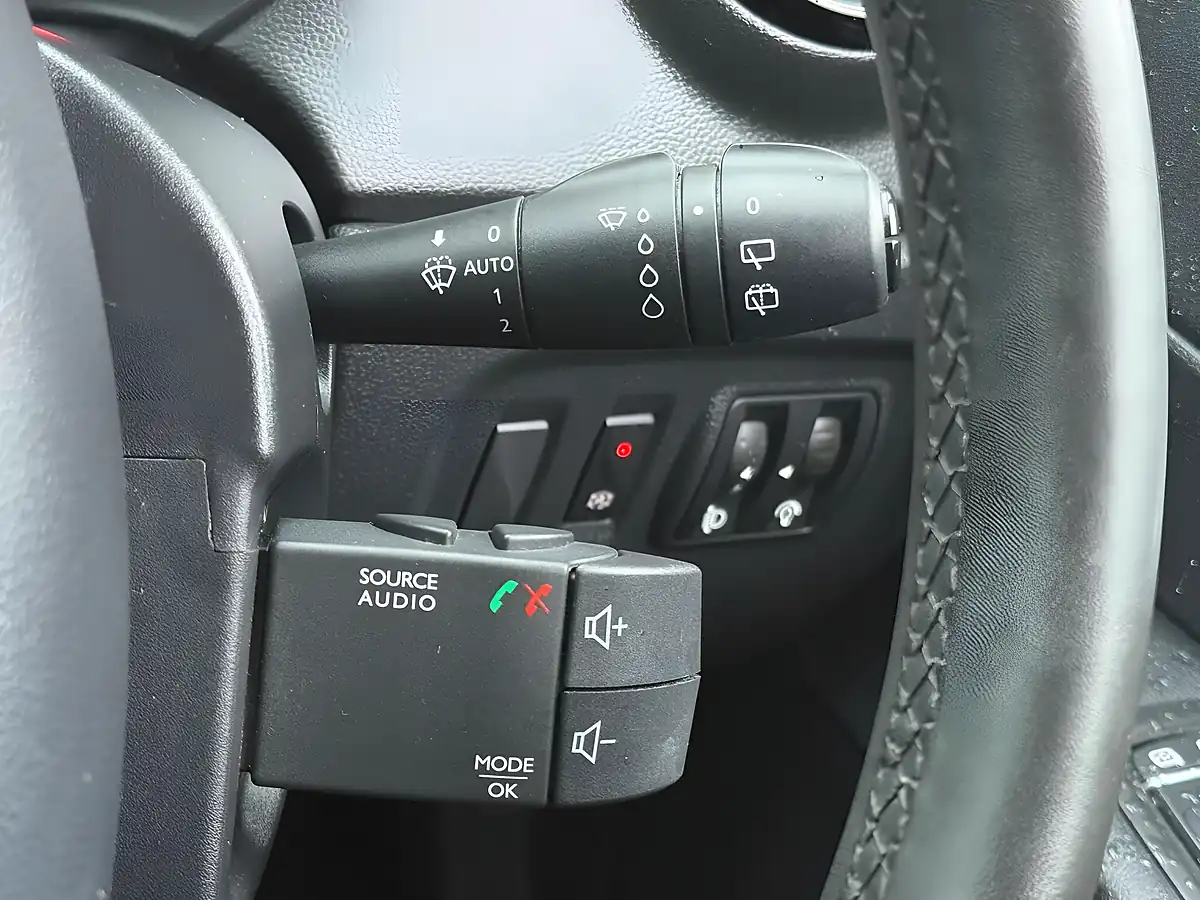 Used 2018 Renault Captur Iconic Black - Interior and Exterior details 19