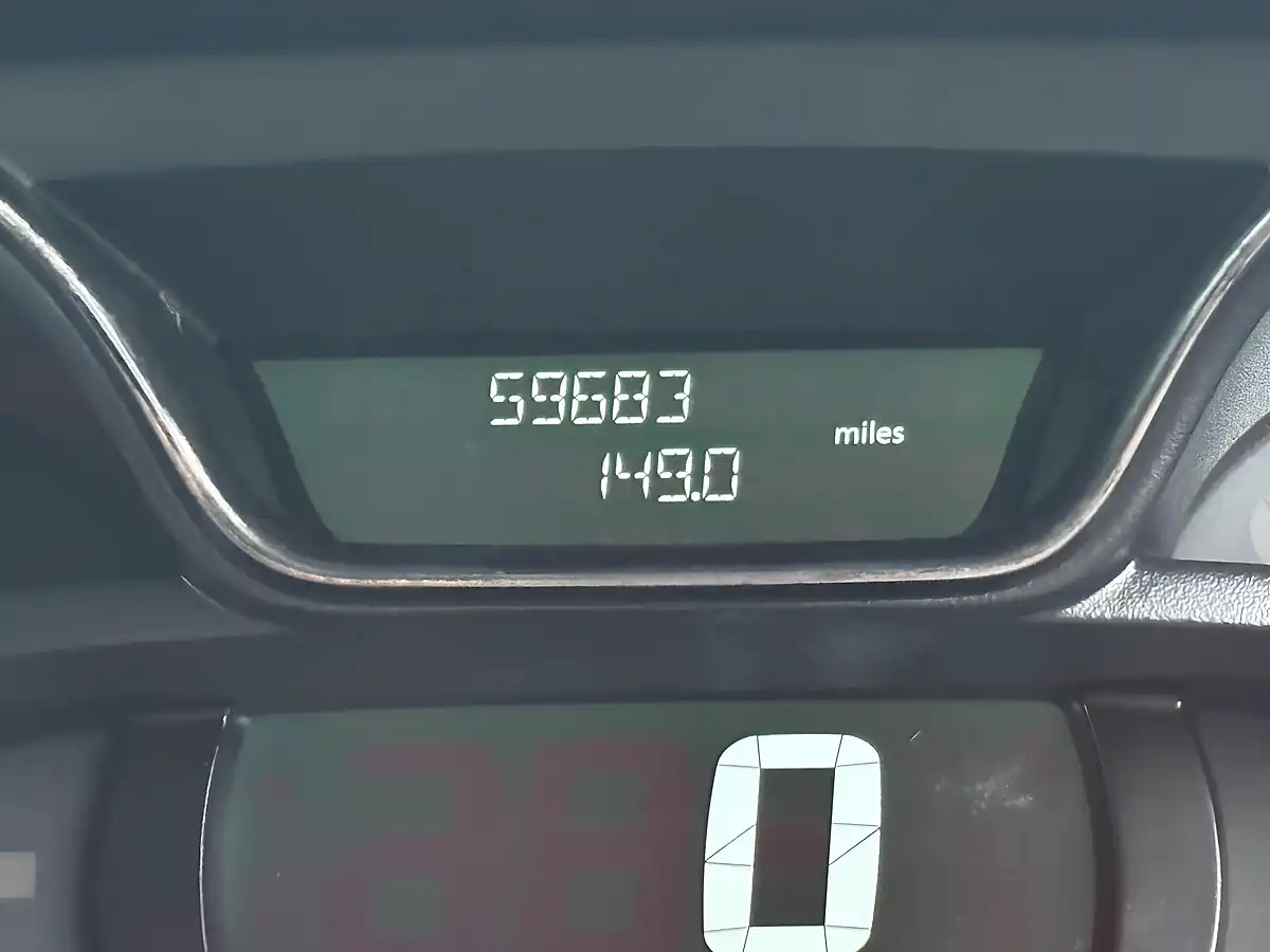 Used 2018 Renault Captur Iconic Black - Interior and Exterior details 4