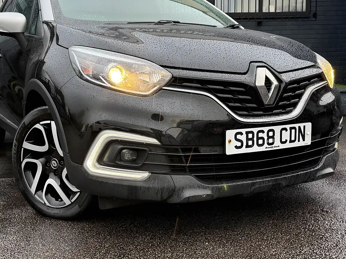 Used 2018 Renault Captur Iconic Black - Interior and Exterior details 6