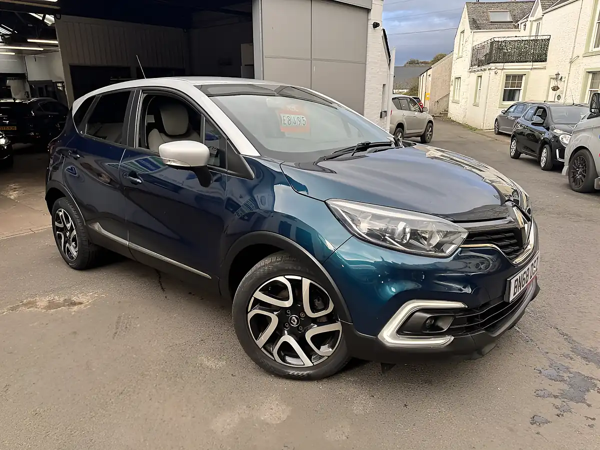 Used 2018 Renault Captur Iconic Blue - Front View
