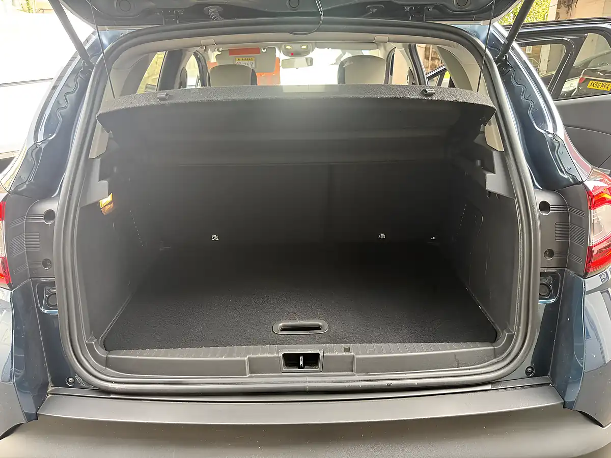 Used 2018 Renault Captur Iconic Blue - Interior and Exterior details 11