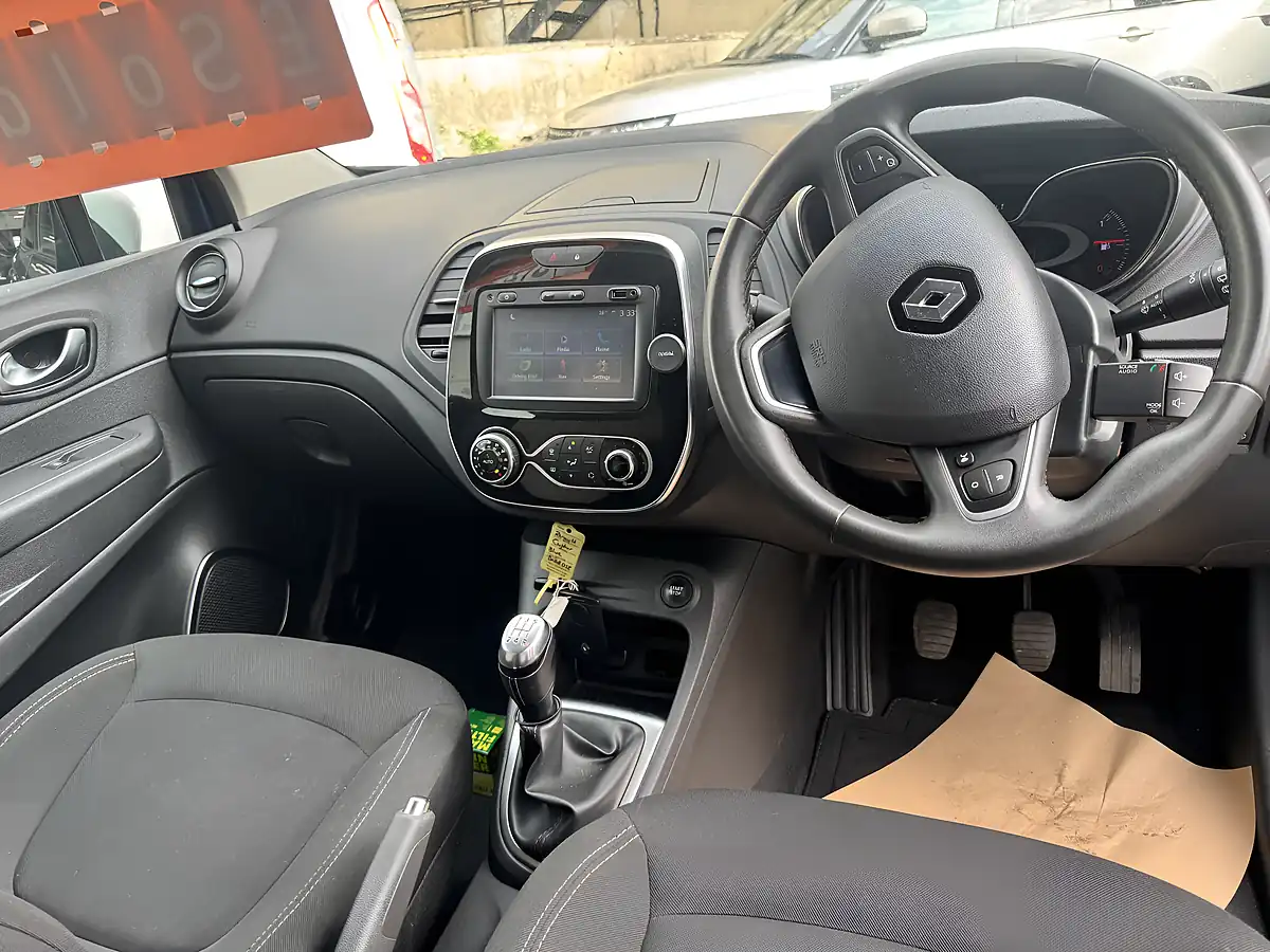 Used 2018 Renault Captur Iconic Blue - Interior and Exterior details 12