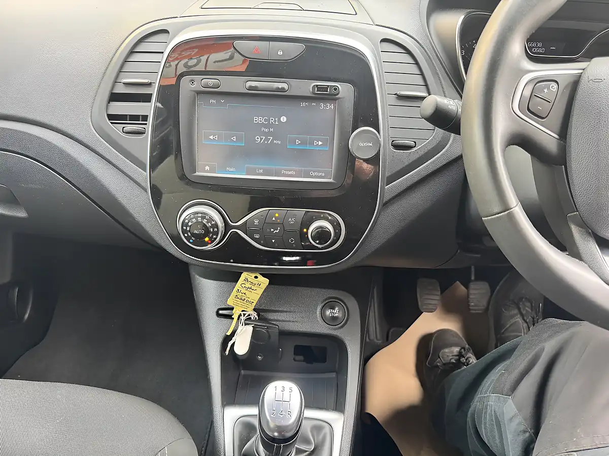 Used 2018 Renault Captur Iconic Blue - Interior and Exterior details 14