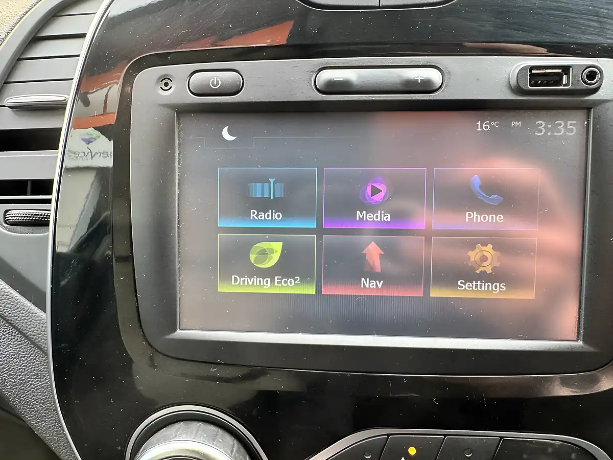 Used 2018 Renault Captur Iconic Blue - Interior and Exterior details 16