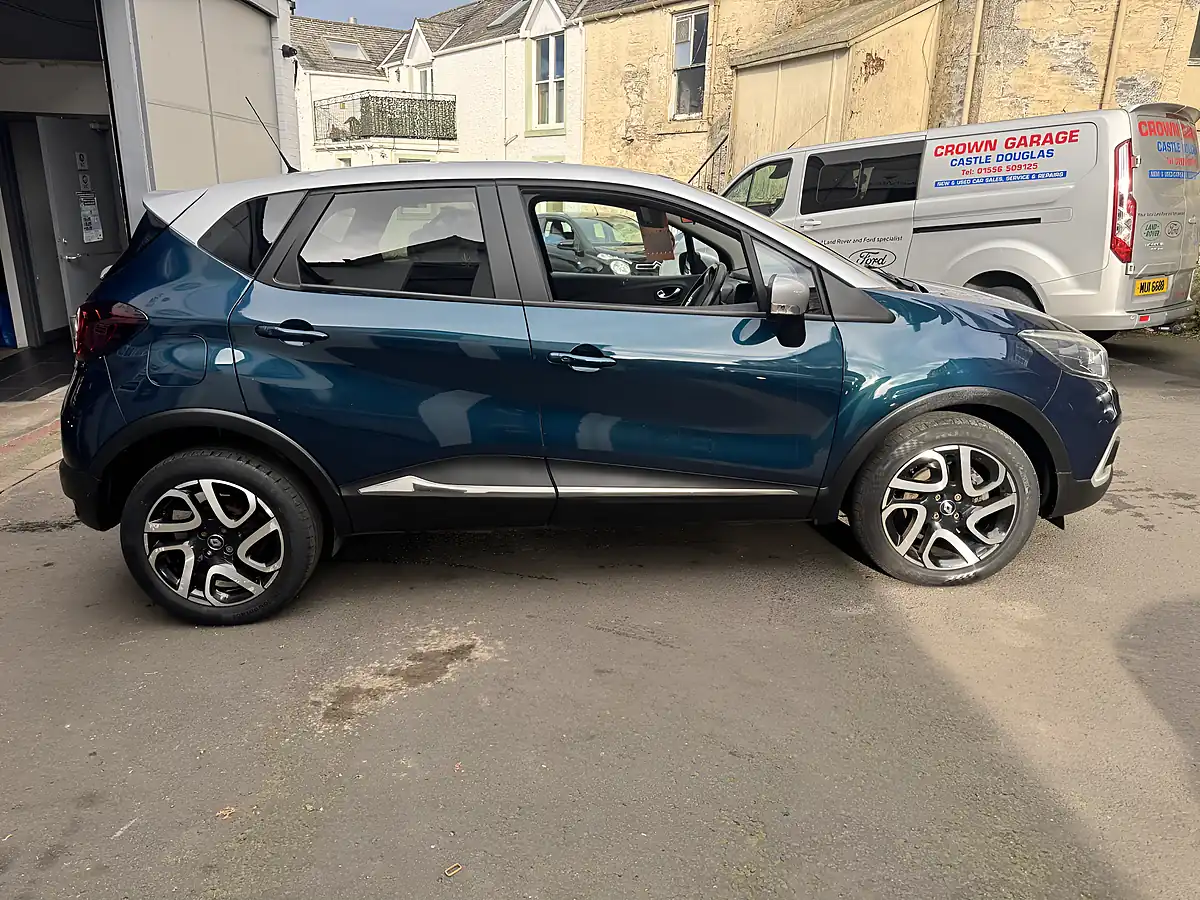 Used 2018 Renault Captur Iconic Blue - Interior and Exterior details 2