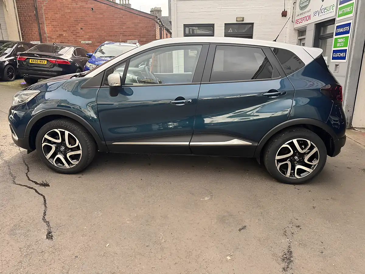 Used 2018 Renault Captur Iconic Blue - Interior and Exterior details 6