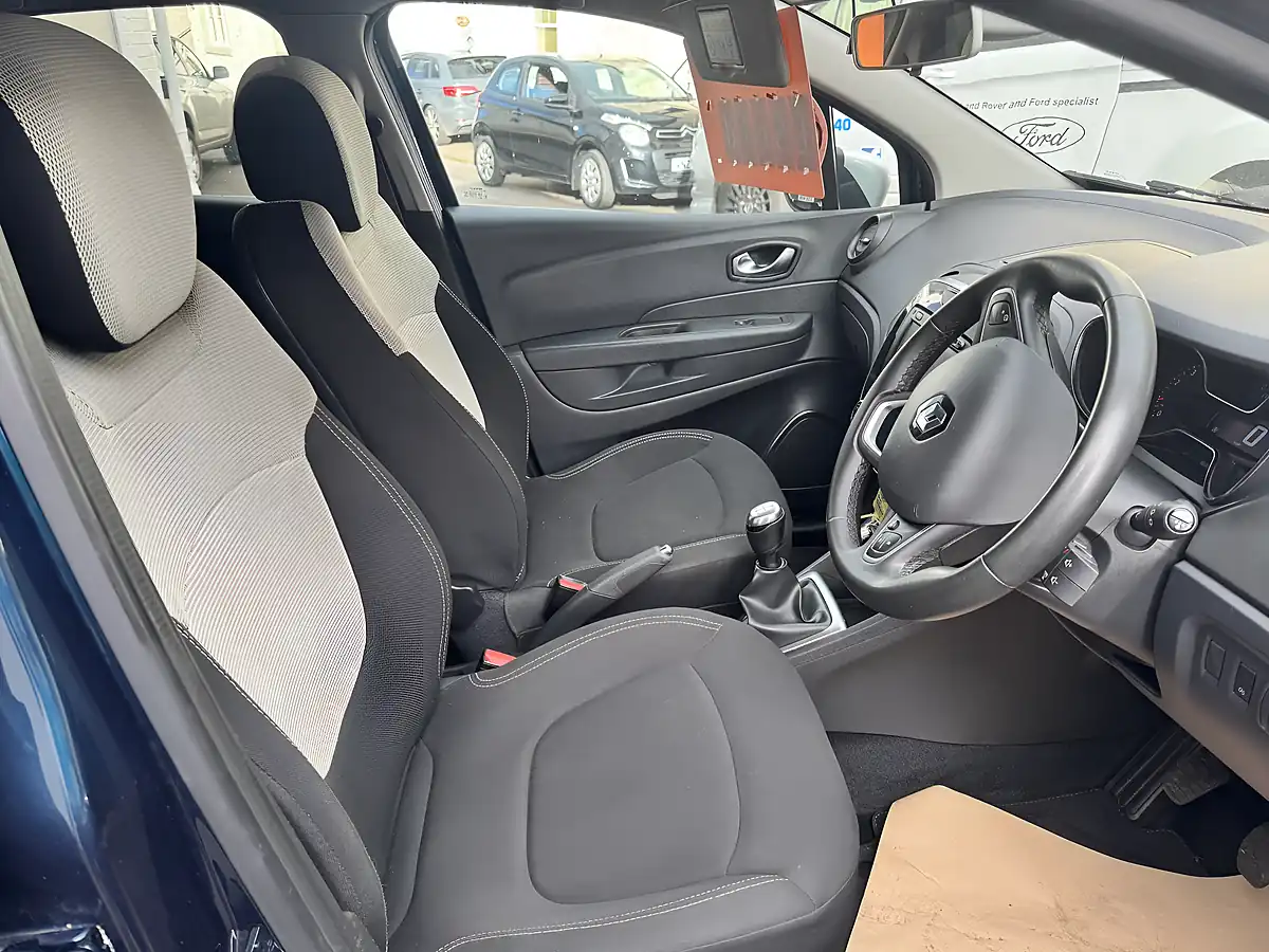 Used 2018 Renault Captur Iconic Blue - Interior and Exterior details 9
