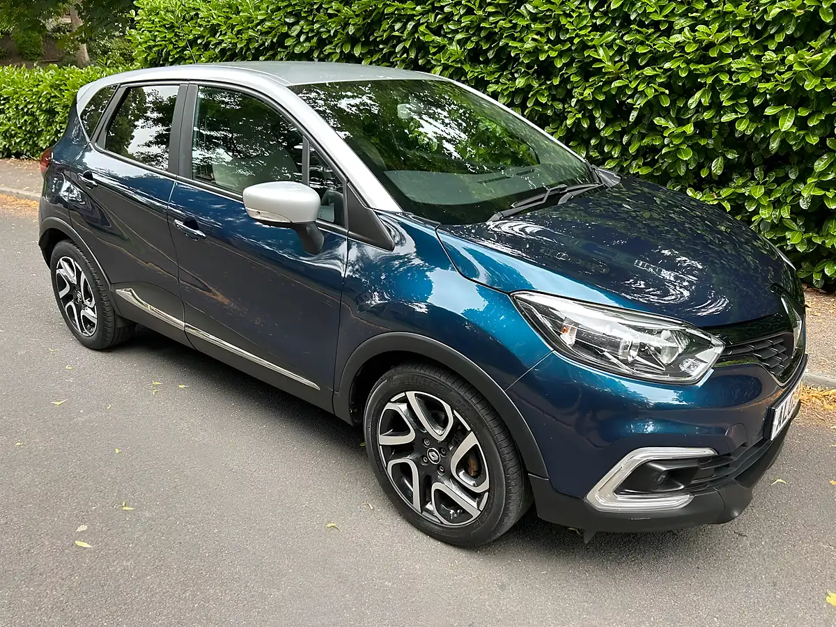 Used 2018 Renault Captur Iconic Blue - Front View