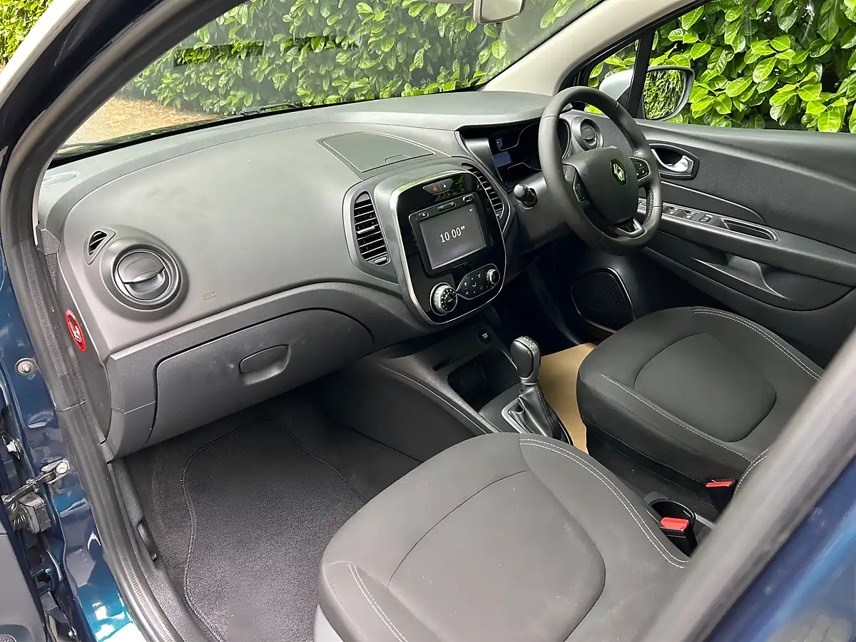 Used 2018 Renault Captur Iconic Blue - Interior and Exterior details 14