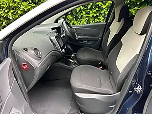Used 2018 Renault Captur Iconic Blue - Interior and Exterior details 15