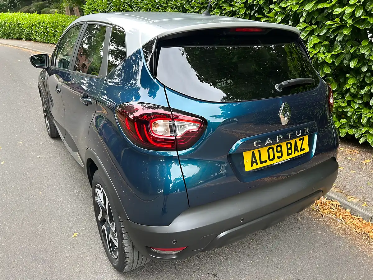 Used 2018 Renault Captur Iconic Blue - Interior and Exterior details 20