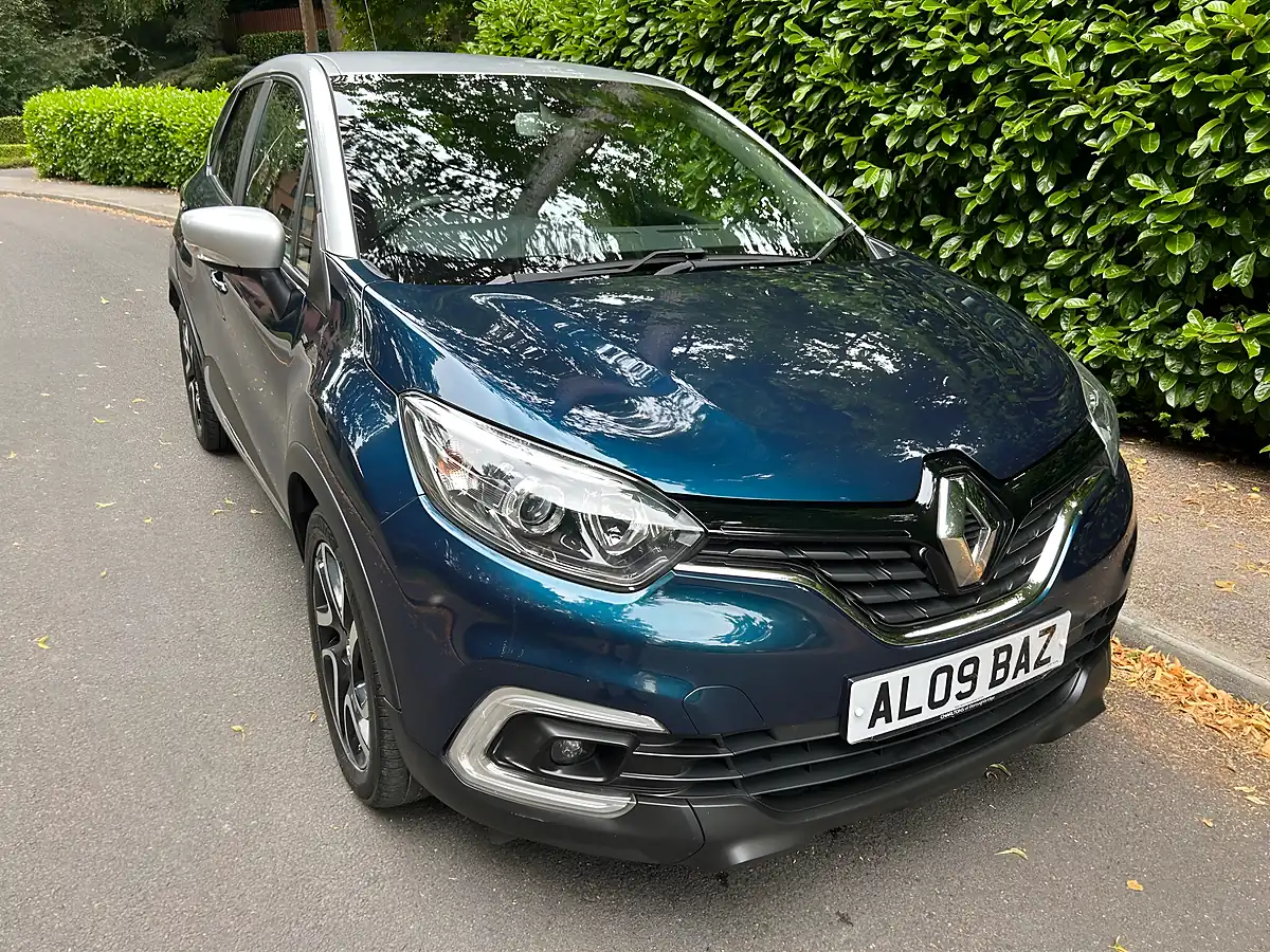 Used 2018 Renault Captur Iconic Blue - Interior and Exterior details 4