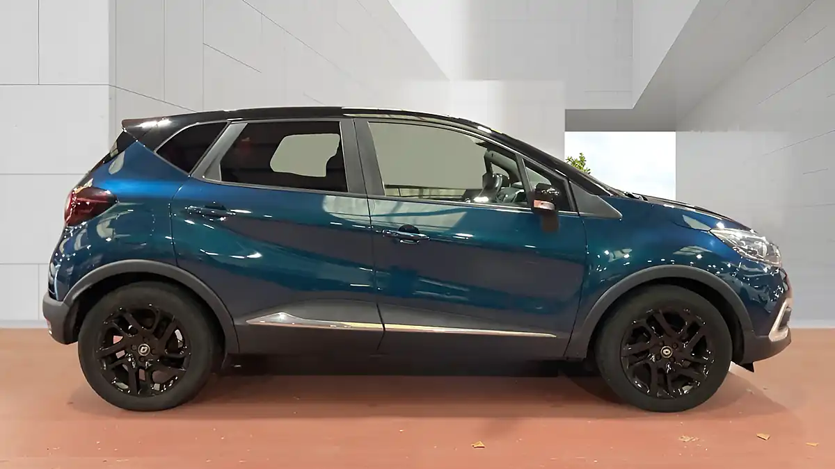 Used 2018 Renault Captur Iconic Blue - Interior and Exterior details 5