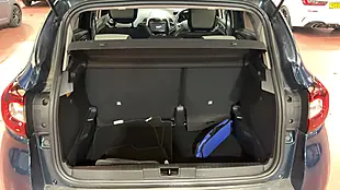 Used 2018 Renault Captur Iconic Blue - Interior and Exterior details 7